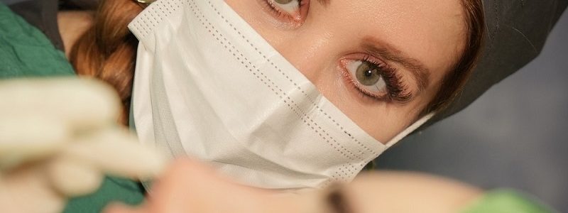 تأثیر داروهای هورمونی بر نتایج زیبایی‌شناسی جراحی بینی