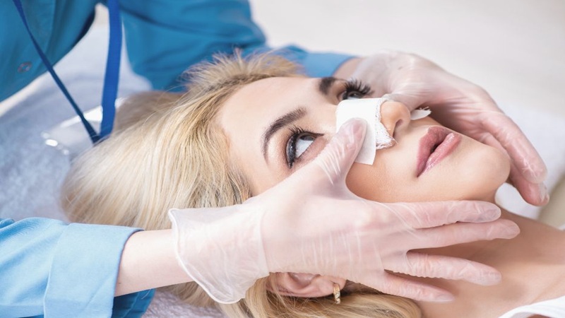 استفاده از داروهای پیشگیرانه برای کاهش عوارض بعد از جراحی بینی | جراح بینی اصفهان - جراح فک اصفهان | دکتر بهنام خرمی